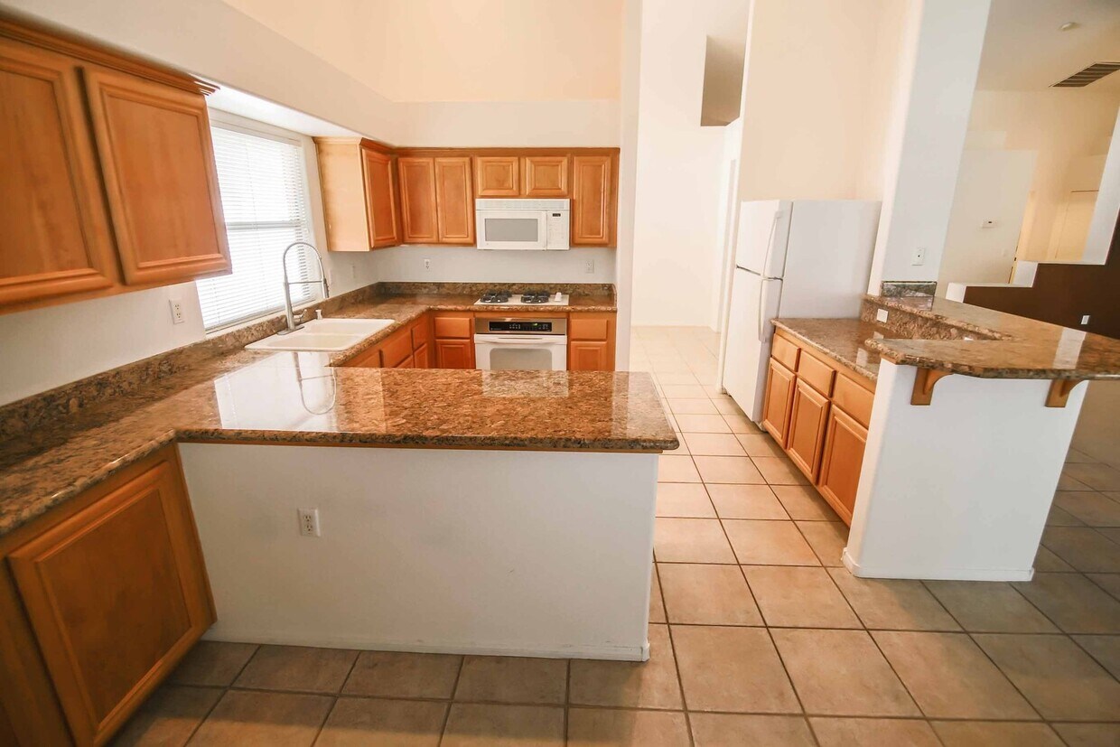 Primary Photo - SPACIOUS SINGLE STORY HOME!