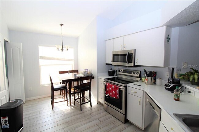 Building Photo - 3601 Golden Eagle Dr