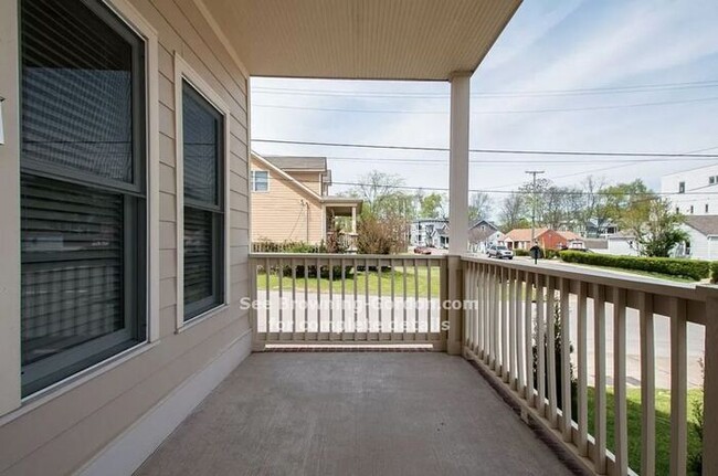 Foto del edificio - Two Bedroom, 2 1/2 bath home in Germantown...