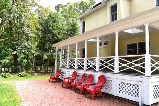 Building Photo - 218 Barnum Ave