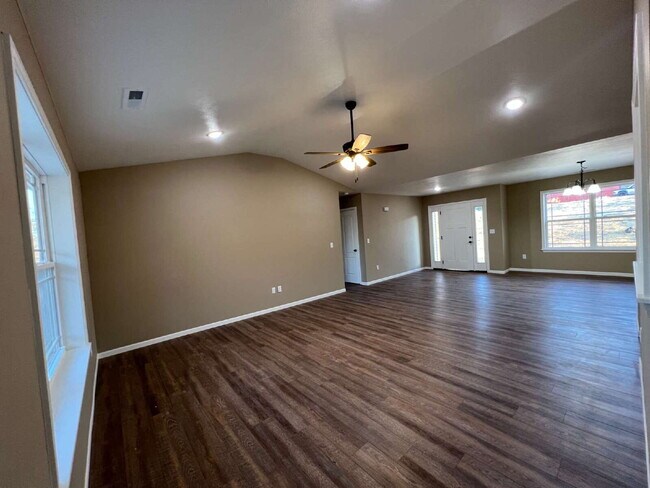 Foto del edificio - 145 Bald Cypress Ct
