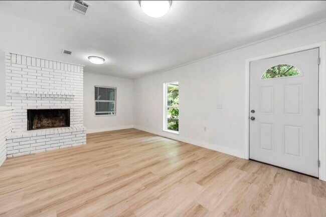 Building Photo - 1305 Winchester Dr