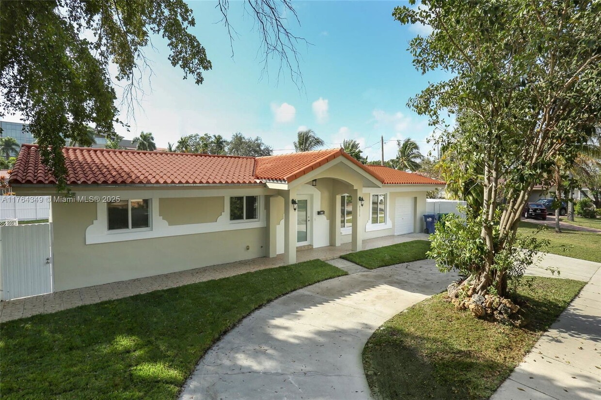 Primary Photo - 8870 SW 87th St