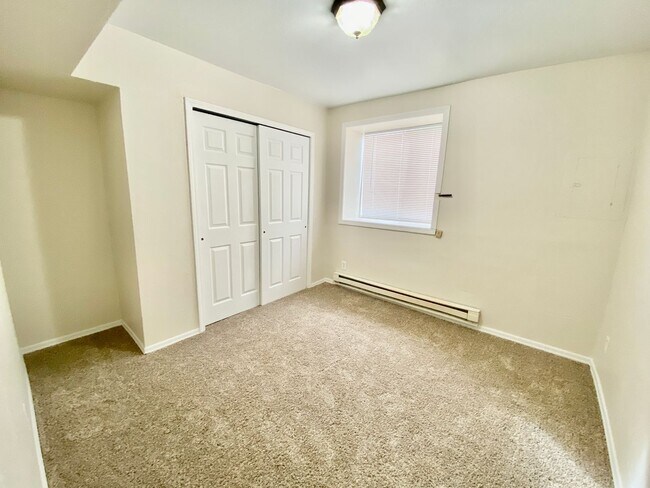 Building Photo - 4Bd/1Ba Seattle Condo