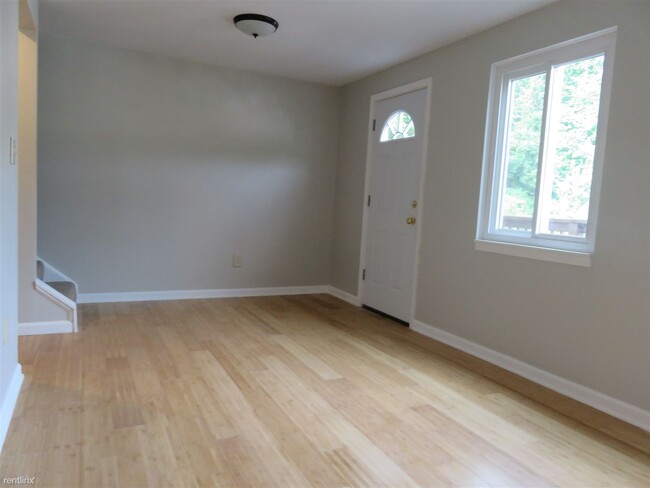 Building Photo - 3 br, 1.5 bath House - 2807 Lincoln Way  1...