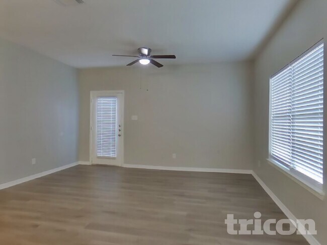 Foto del edificio - 21214 Peachvine Ln