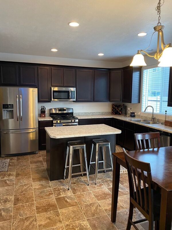 Building Photo - 927 Stonehaven Dr