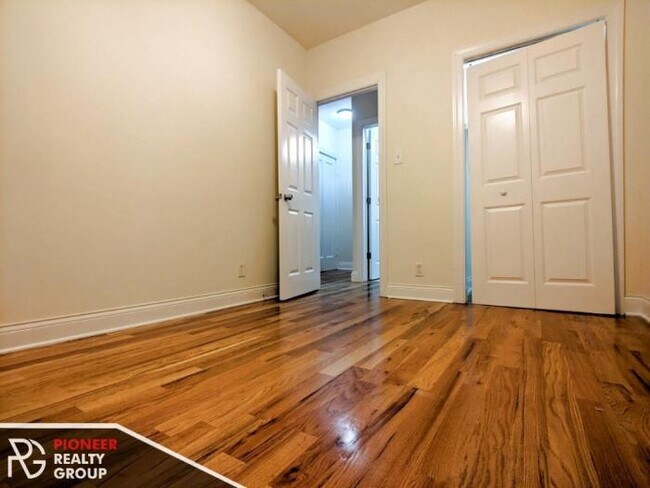 Building Photo - 1 bedroom in CHICAGO IL 60613