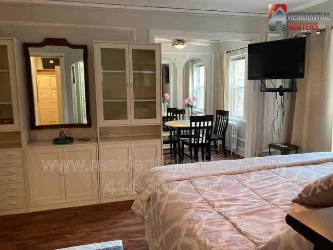 Foto del edificio - 1028 E Juneau Ave