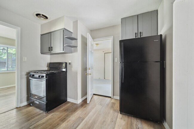 Building Photo - 9251 Newkirk Dr
