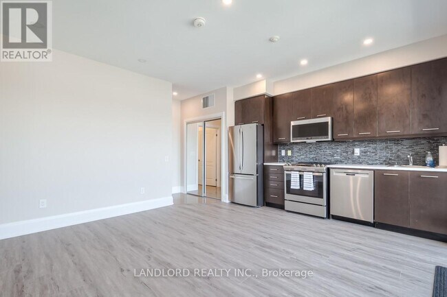Photo du bâtiment - 360 Square One Dr