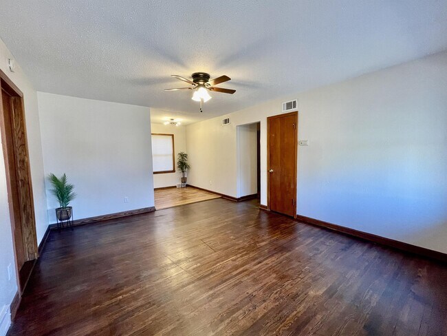 Foto del edificio - 1626 Kenmar St