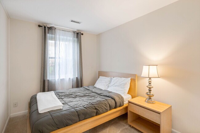 Foto del edificio - 102 Chesterfield Ln