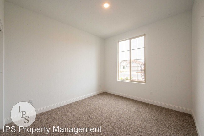 Foto del edificio - 4 br, 2 bath House - 352 N Millard Ave,