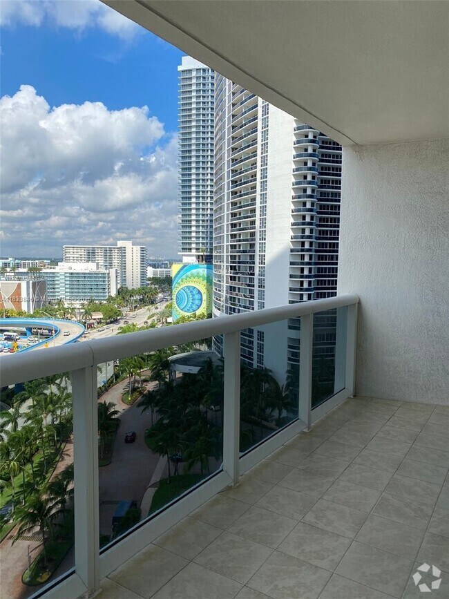 Building Photo - 1850 S Ocean Dr