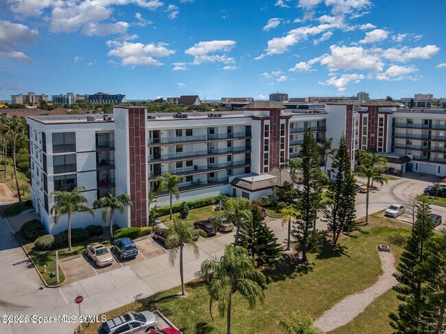 Foto del edificio - 3613 S Banana River Blvd