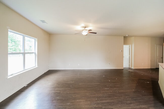 Building Photo - 140 Innis Brk Cir