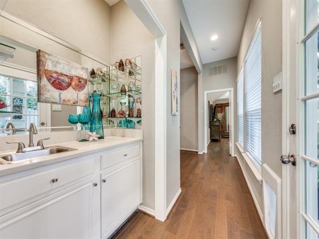 Foto del edificio - 10805 Stone Canyon Rd