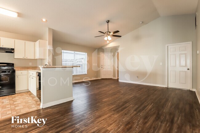 Building Photo - 11133 Lakeside Vista Dr