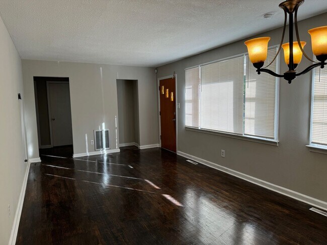 Foto del edificio - Beautiful 4 Bed, 2 Bath Brick Home Near Robins Air Force Base!