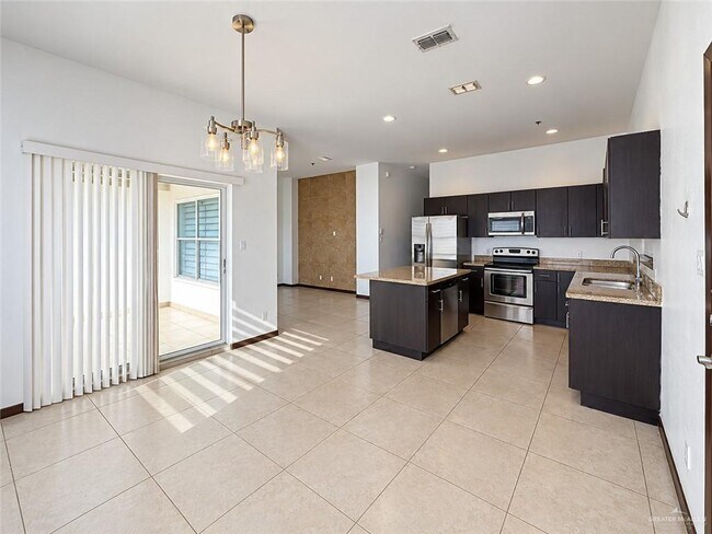 Foto del edificio - 4217 Colbath Ave