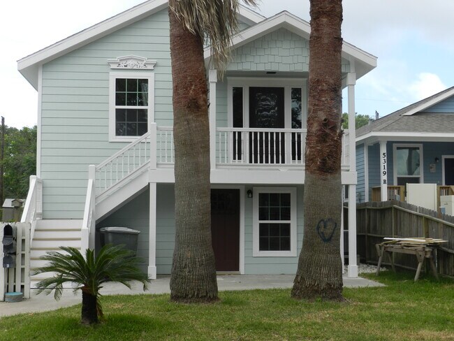 Beautiful Renovated House - 5315 Avenue R