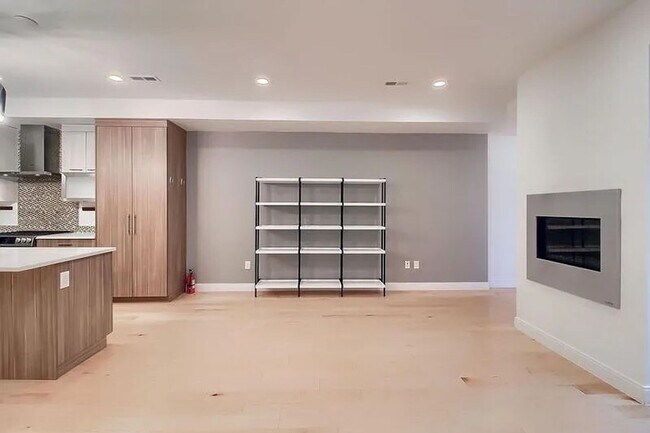 Building Photo - Gorgeous LoHi Townhome!!
