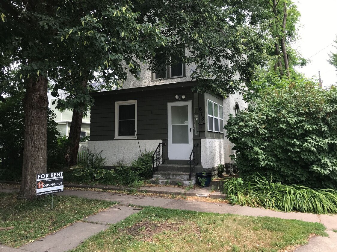 Primary Photo - REDUCED!! Large 4 bed 2 full bath house in...