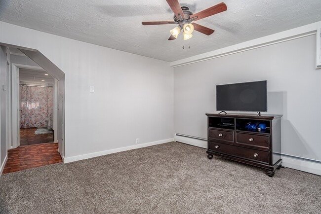 Foto del edificio - 46 Viscoloid Ave