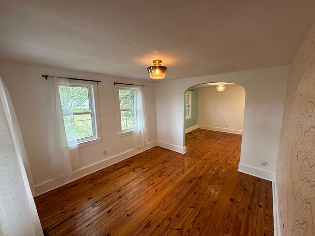 Building Photo - 418 S 8th St