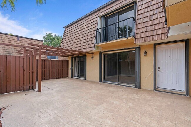 Building Photo - 1405 14th Ln
