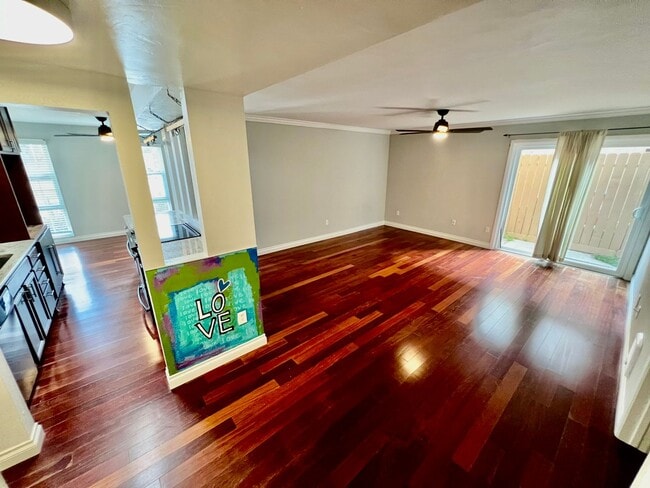 Building Photo - Welcome to this stunning 1-bedroom, 1-bath...