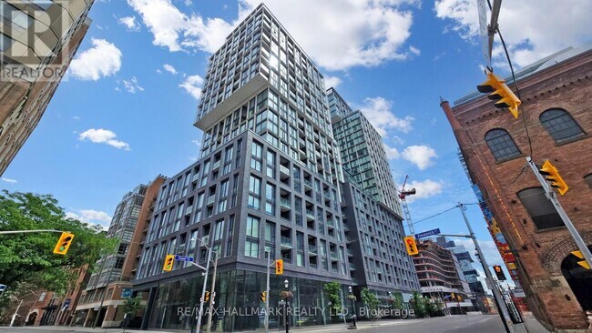 Photo du bâtiment - 158 Front St E