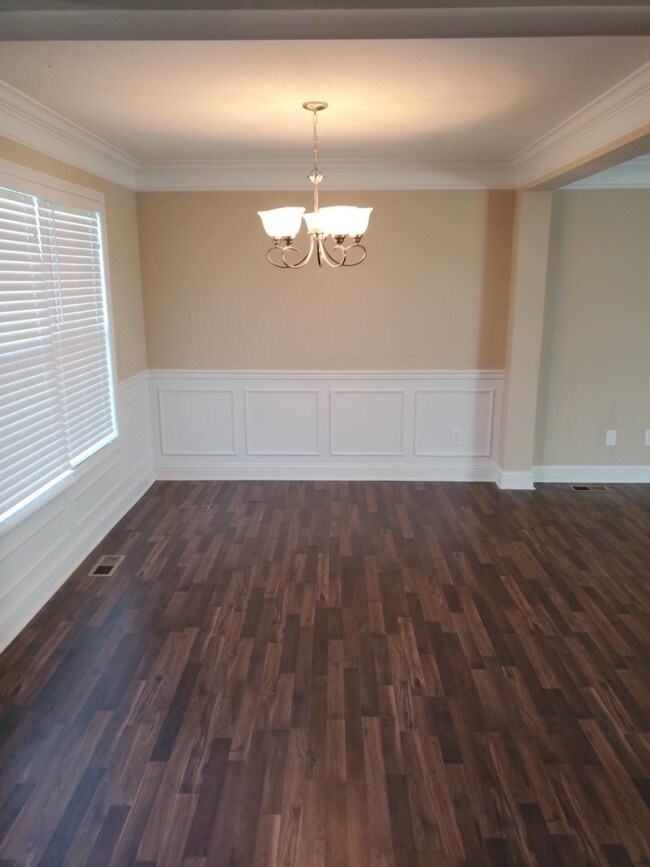Foto del edificio - 2827 Red Ellis Ln