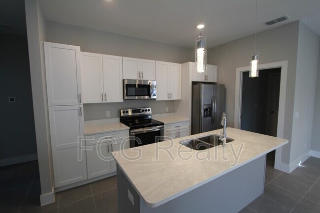 Building Photo - 1215 Amazon Ln