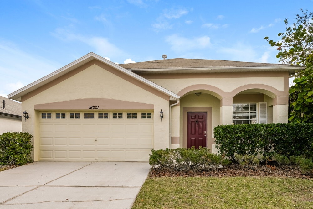 Foto principal - 18201 Hollyhills Way