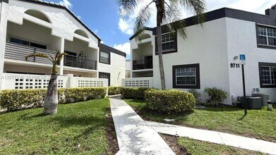Building Photo - 9711 Fontainebleau Blvd