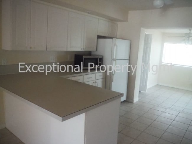 Building Photo - Waterfront 2 Bedroom/2 Bath DUPLEX!