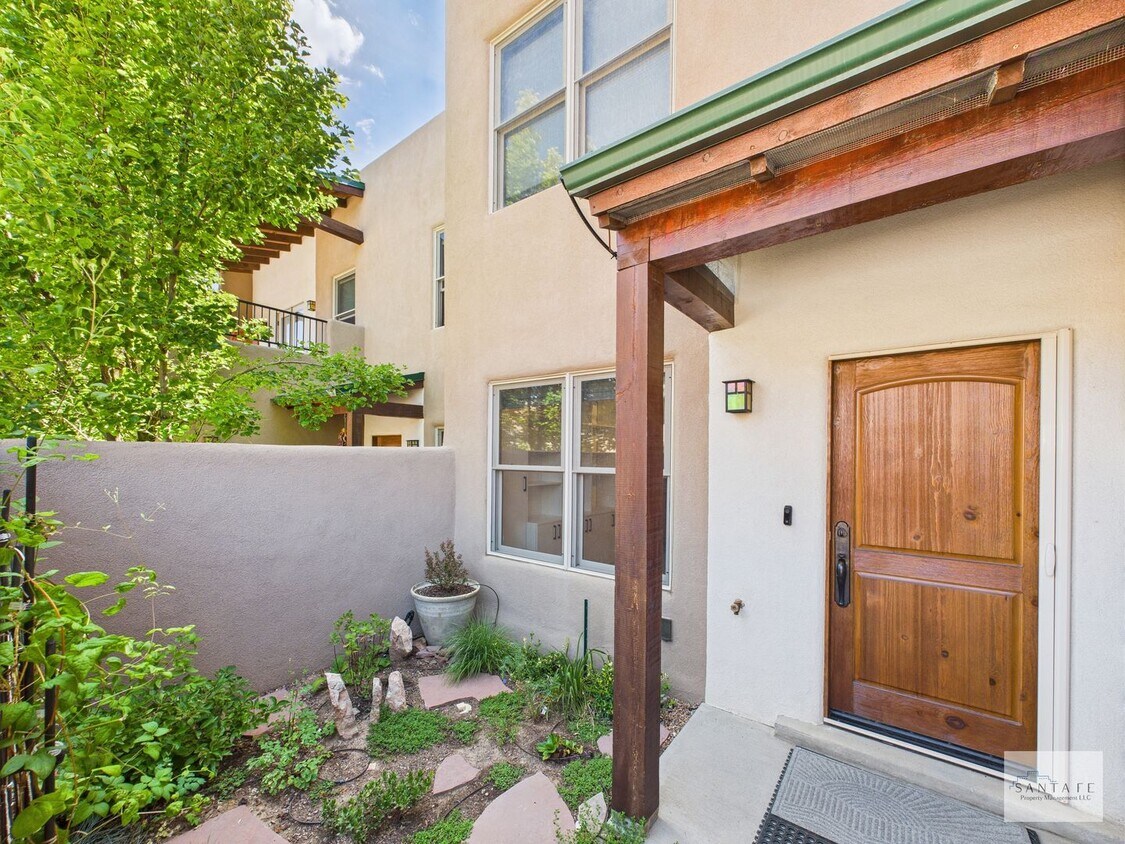Primary Photo - Beautifully Done Custom Built Townhouse wi...