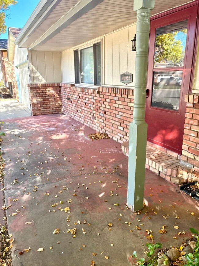 Foto del edificio - Beautiful open floorplan - 3 Bedroom/ 2 Ba...