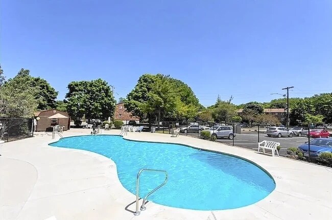 Building Photo - 28 Bryon Rd