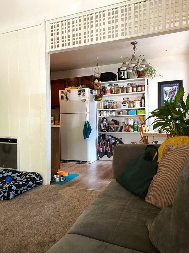 Building Photo - 477 Mono St