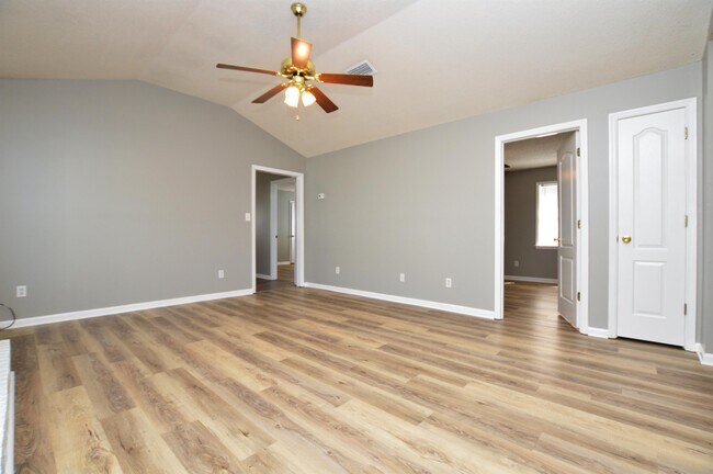 Building Photo - 1332 Edgewood Dr