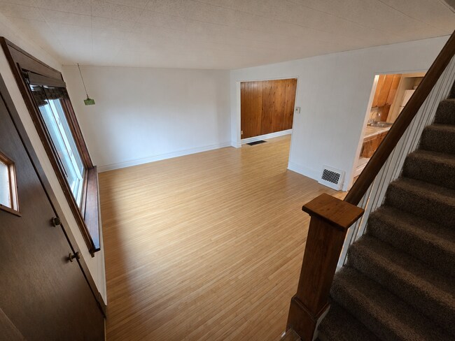 Foto del edificio - Available July 1st! Single family home with fenced-in backyard!