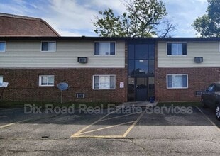 Building Photo - 739 Trumbull St