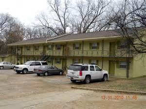 Primary Photo - 215 Louisville St