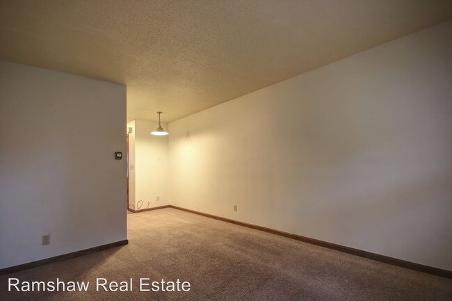 Foto del edificio - 1 br, 1 bath Apartment - 303 E. Clark St.