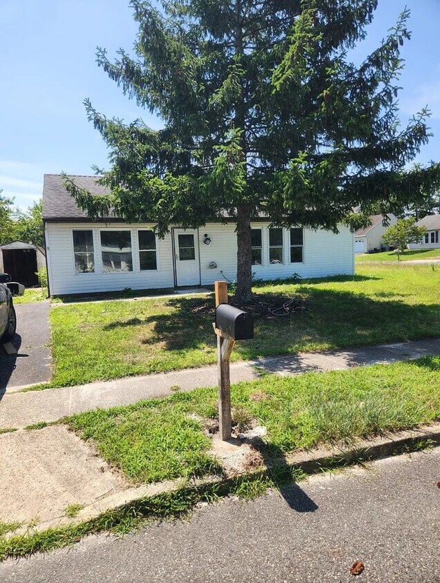 Primary Photo - 133 Windward Dr