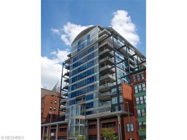 Building Photo - 701 W Lakeside Ave