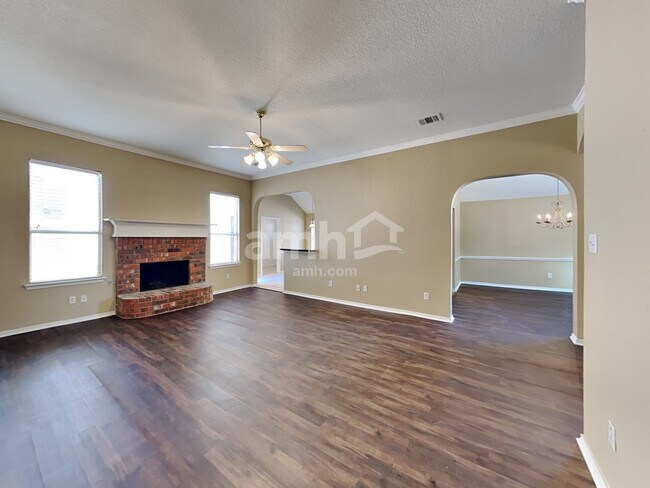 Building Photo - 10113 Evergreen Drive